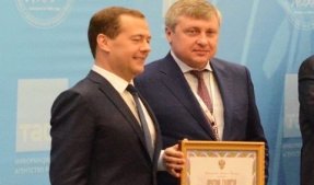 Russian Prime Minister Dmitry Medvedev awarded RBC’s Secretary General, head of the Russian Emirates publishing house, Serghey Tokarev with the certificate of honour